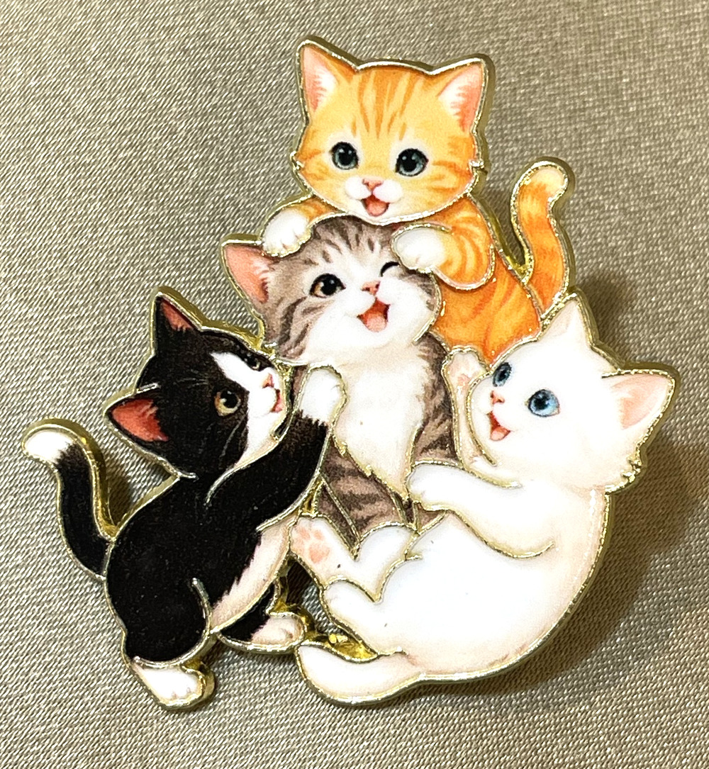 NWOT Multicolor Kitten Lapel Pin Brooch Enamel Yellow Gold Toned Cute Cats Play